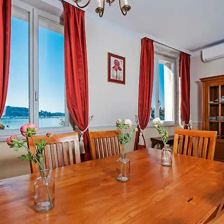Adriatic Royal Sea View דירה רוביני