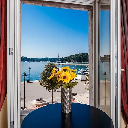 Adriatic Royal Sea View דירה *